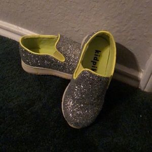 Size 9 Kidpik silver glitter shoes